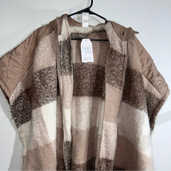 NWT Time & Tru Brown plaid poncho size L-XL Hooded Cozy 30% Recycled Fibers - Picture 3 of 16